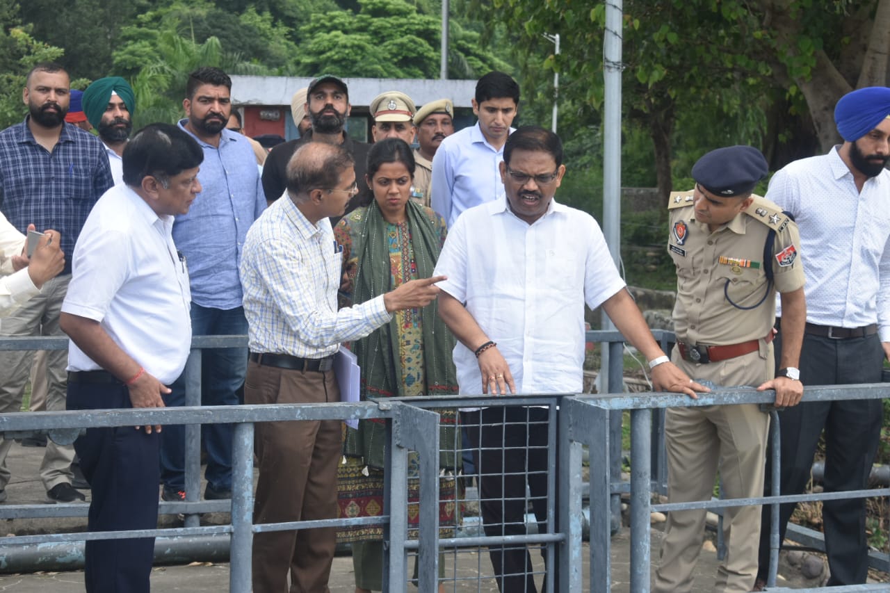 Chief Secretary Punjab visits flood affected areas of Pong Dam and Mukerian.